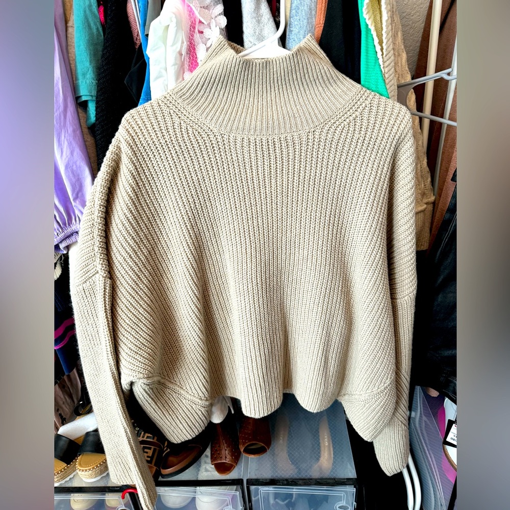 Top Shop NWOT size 4-6 turtleneck boxy sweater perfect condition